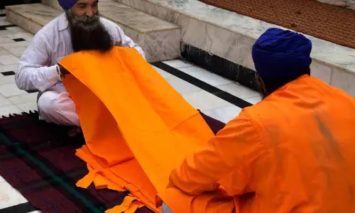 मिडिल ईस्ट संघर्ष ने सिख परंपरा को प्रभावित किया, Golden Temple में ‘सिरोपा’ की कमी मिडिल ईस्ट संघर्ष ने सिख परंपरा को प्रभावित किया, Golden Temple में ‘सिरोपा’ की कमी