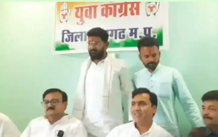 Rajgarh: युवक कांग्रेस की बैठक में नाराजगी, मंच पर ही जताया असंतोष Rajgarh: युवक कांग्रेस की बैठक में नाराजगी, मंच पर ही जताया असंतोष