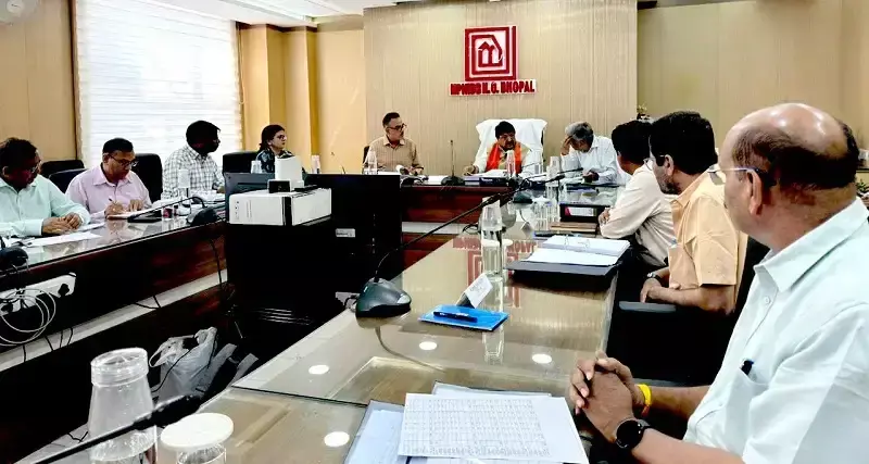 Bhopal: श्रमिक कल्याण के लिए बहुमंजिला आवास बनेंगे: विजयवर्गीय
