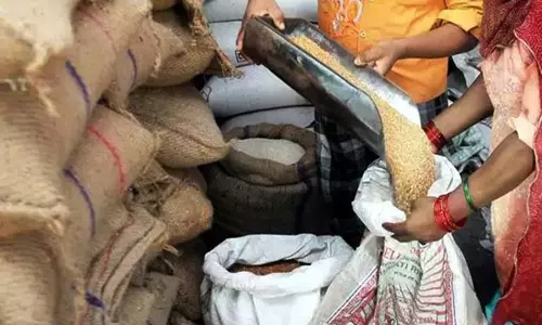Indore: वितरण में लापरवाही, राशन दुकान पर कार्रवाई Indore: वितरण में लापरवाही, राशन दुकान पर कार्रवाई