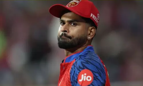 IPL Update: अय्यर पर एक्शन, 12 लाख का जुर्माना लगाया गया IPL Update: अय्यर पर एक्शन, 12 लाख का जुर्माना लगाया गया