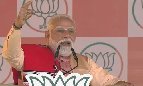 PM Modi ने आरोप लगाया, कांग्रेस असम में घुसपैठियों को बचाने के लिए कानून लाएगी PM Modi ने आरोप लगाया, कांग्रेस असम में घुसपैठियों को बचाने के लिए कानून लाएगी