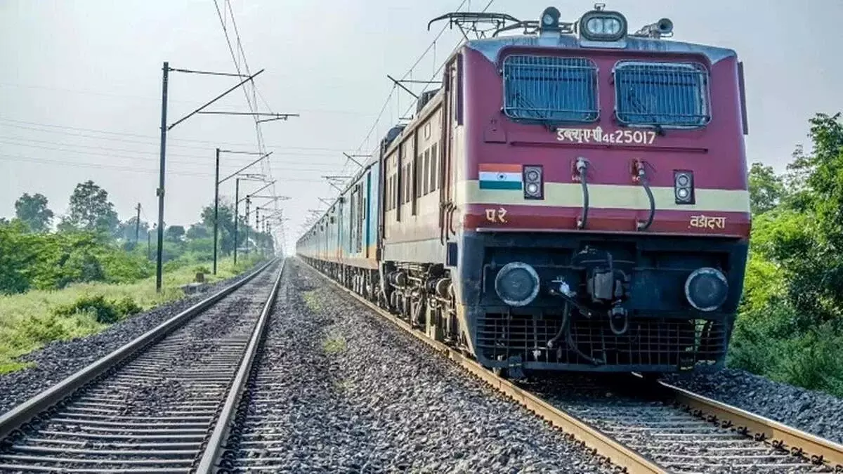 Farrukhabad: नए नियम लागू, रेलवे से लेकर बैंकिंग तक बदले कई नियम Farrukhabad: नए नियम लागू, रेलवे से लेकर बैंकिंग तक बदले कई नियम