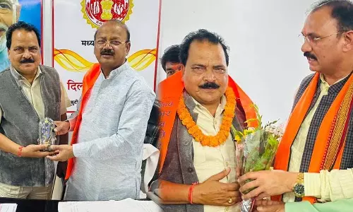 Mandala: प्रीतम कुमार बर्मन के प्रदेश अध्यक्ष बनने पर पत्रकारों में हर्ष Mandala: प्रीतम कुमार बर्मन के प्रदेश अध्यक्ष बनने पर पत्रकारों में हर्ष