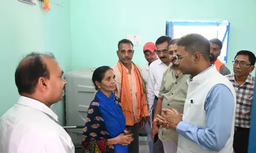 कलेक्टर ने राजस्व शिविर का लिया जायजा, आवेदनों के त्वरित निराकरण के दिये निर्देश कलेक्टर ने राजस्व शिविर का लिया जायजा, आवेदनों के त्वरित निराकरण के दिये निर्देश