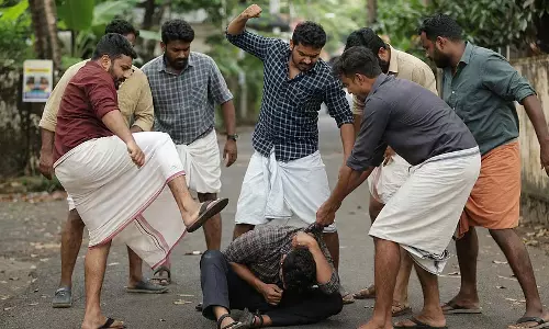 Kerala : चोरी के आरोप में असम के रहने वाले को छह लोगों ने पीट-पीटकर मार डाला Kerala : चोरी के आरोप में असम के रहने वाले को छह लोगों ने पीट-पीटकर मार डाला