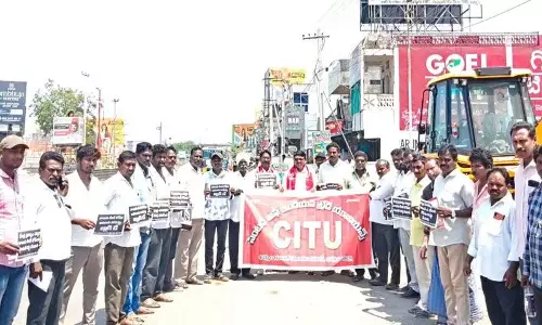 CITU के उपाध्यक्ष मोहन राव ने श्रमिकों को नुकसान पहुंचाने वाले चार श्रम संहिताओं को निरस्त करने का आग्रह किया CITU के उपाध्यक्ष मोहन राव ने श्रमिकों को नुकसान पहुंचाने वाले चार श्रम संहिताओं को निरस्त करने का आग्रह किया