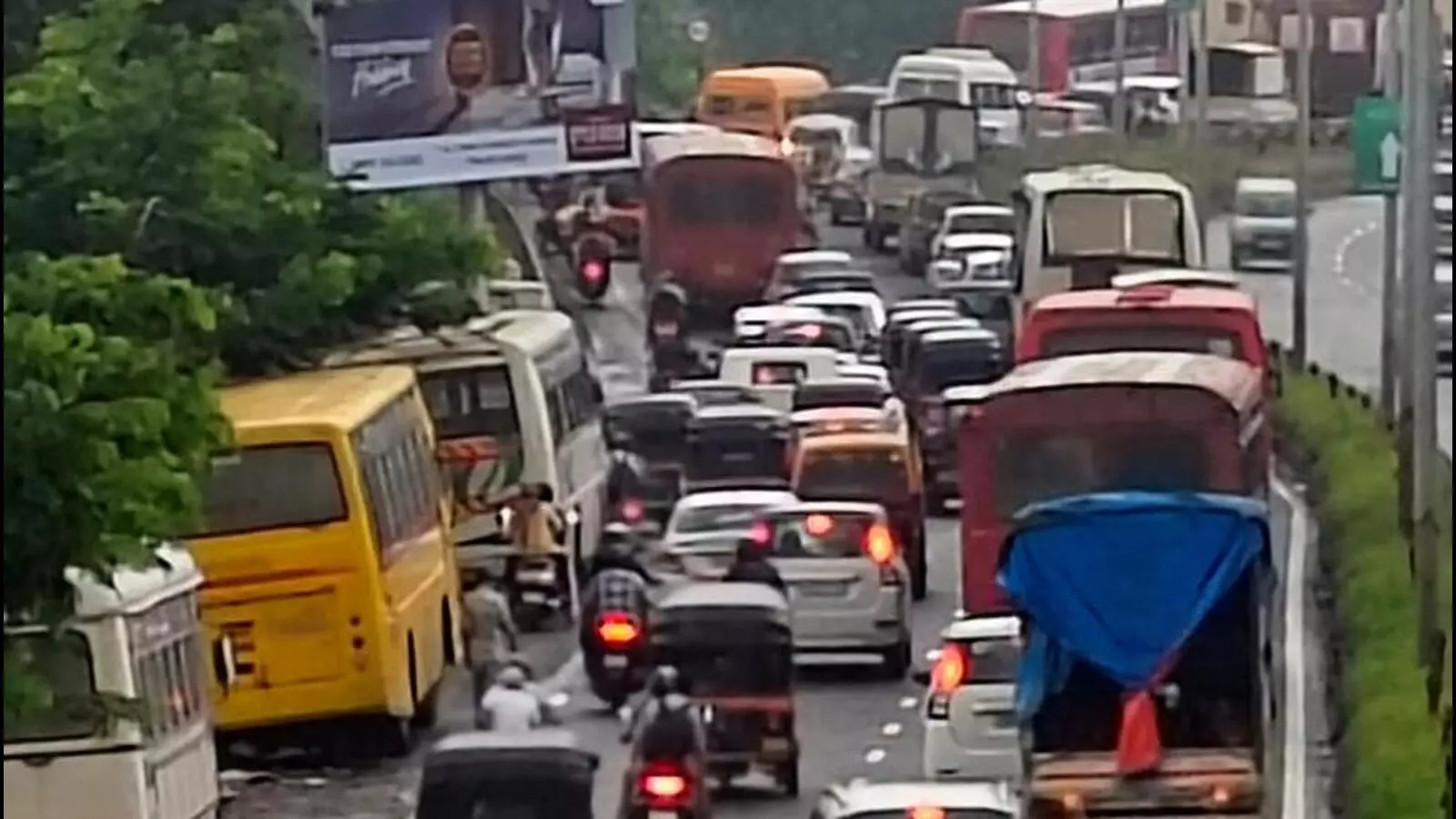 Mumbai: लापरवाह टेम्पो चालक से ठाणे की सड़कों पर अराजकता Mumbai: लापरवाह टेम्पो चालक से ठाणे की सड़कों पर अराजकता
