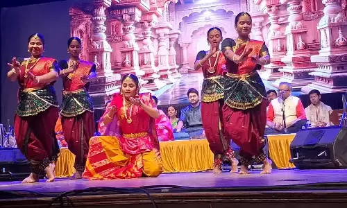 Mumbai: संगीत और भावनाओं का संगम, ठाणे में ‘संगीत रामायण’ Mumbai: संगीत और भावनाओं का संगम, ठाणे में ‘संगीत रामायण’