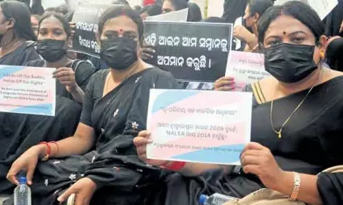 Bhubaneswar ट्रांसजेंडर समुदाय का विरोध प्रदर्शन