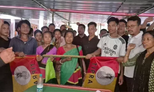 टिपरा मोथा ने चुनावी टिप्पणी को लेकर त्रिपुरा के मंत्री के खिलाफ SEC में शिकायत दर्ज कराई टिपरा मोथा ने चुनावी टिप्पणी को लेकर त्रिपुरा के मंत्री के खिलाफ SEC में शिकायत दर्ज कराई
