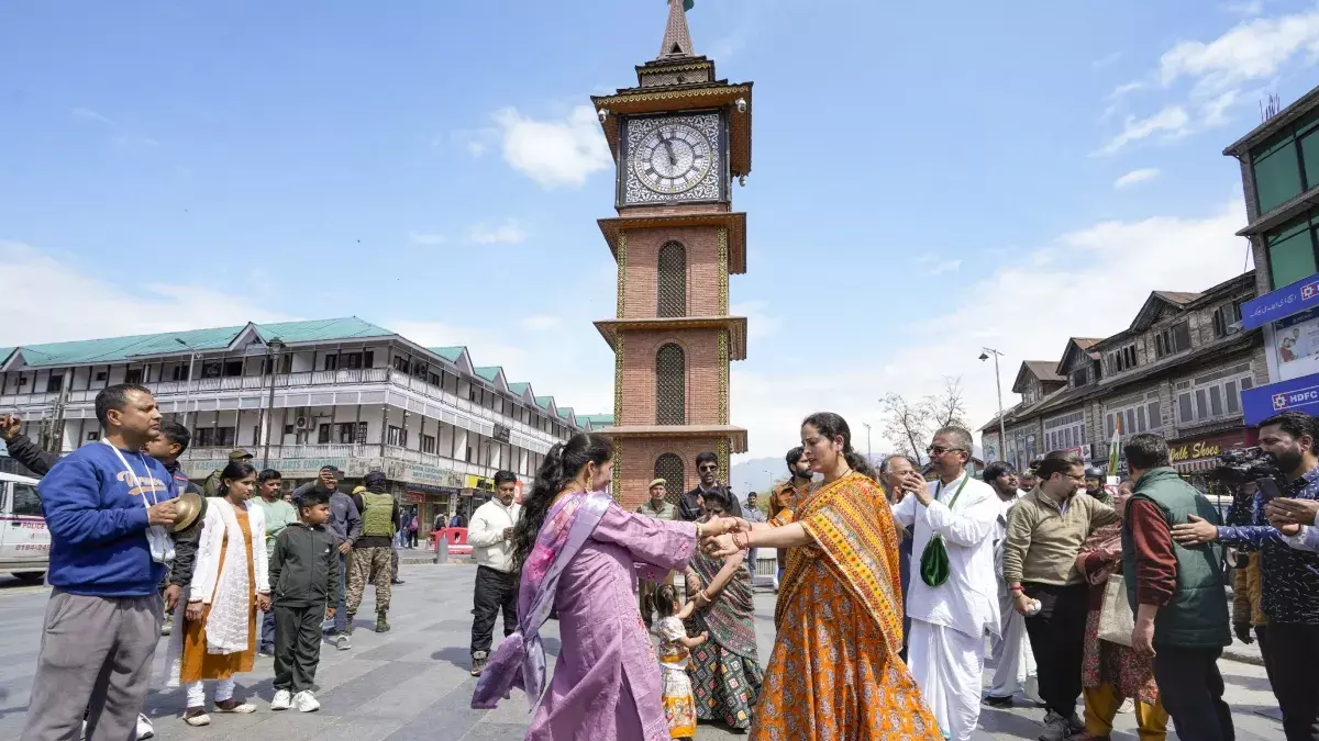 Jammu: कश्मीरी पंडितों की वापसी के लिए सुरक्षा को प्राथमिकता Jammu: कश्मीरी पंडितों की वापसी के लिए सुरक्षा को प्राथमिकता