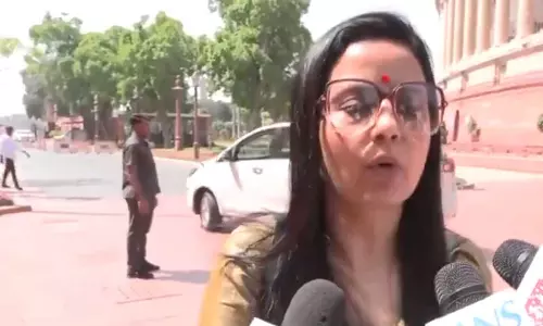 महुआ मोइत्रा ने BJP पर बड़े पैमाने पर मतदाताओं के साथ हेरफेर का आरोप लगाया, कहा—40,000 फॉर्म-6 मिले महुआ मोइत्रा ने BJP पर बड़े पैमाने पर मतदाताओं के साथ हेरफेर का आरोप लगाया, कहा—40,000 फॉर्म-6 मिले