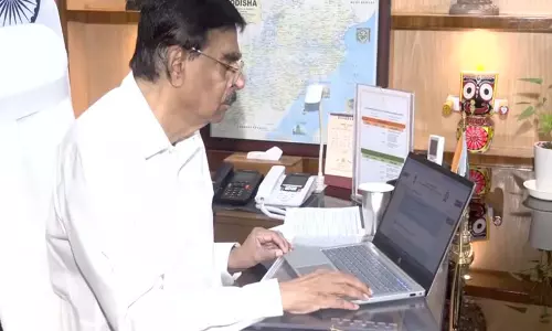 Odisha के राज्यपाल ने स्वयं-गणना के साथ जनगणना 2027 की शुरुआत की, जनता से भागीदारी का किया आग्रह Odisha के राज्यपाल ने स्वयं-गणना के साथ जनगणना 2027 की शुरुआत की, जनता से भागीदारी का किया आग्रह