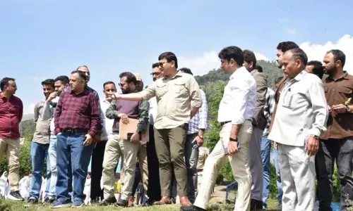 DC ने सब-डिवीजन चेनानी का दौरा किया, विकास कार्यों का निरीक्षण किया DC ने सब-डिवीजन चेनानी का दौरा किया, विकास कार्यों का निरीक्षण किया