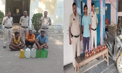 स्कूटी से शराब तस्करी, 4 आरोपी गिरफ्तार स्कूटी से शराब तस्करी, 4 आरोपी गिरफ्तार