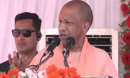 UP CM योगी ने 250 पर्यावरण-अनुकूल नगर निगम वाहनों को हरी झंडी दिखाई UP CM योगी ने 250 पर्यावरण-अनुकूल नगर निगम वाहनों को हरी झंडी दिखाई