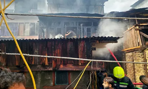 Habba Kadal में आग से 4 घर जलकर खाक, 2 फायरमैन घायल