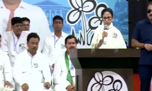 पश्चिम बंगाल की CM ममता ने ज़मीन पर कथित कब्ज़े और वोटर लिस्ट से नाम हटाने के मामले पर BJP पर साधा निशाना पश्चिम बंगाल की CM ममता ने ज़मीन पर कथित कब्ज़े और वोटर लिस्ट से नाम हटाने के मामले पर BJP पर साधा निशाना