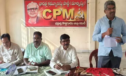 CPM ने मोदी और पिनाराई की तुलना करने पर रेवंत रेड्डी की आलोचना की CPM ने मोदी और पिनाराई की तुलना करने पर रेवंत रेड्डी की आलोचना की