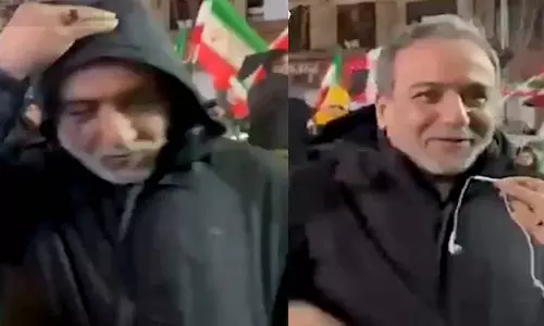 Araghchi ने तेहरान रैली में भीड़ को चौंका दिया Araghchi ने तेहरान रैली में भीड़ को चौंका दिया