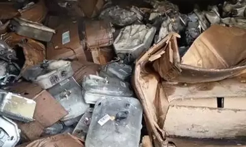 Bareilly: विद्युत निगम गोदाम में आग, अफरा-तफरी मची Bareilly: विद्युत निगम गोदाम में आग, अफरा-तफरी मची