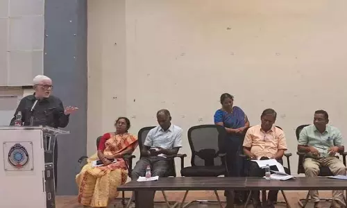MGU के VC खाजा अल्ताफ हुसैन ने स्टूडेंट्स से समस्याओं पर डेमोक्रेटिक तरीके से चर्चा करने की अपील की MGU के VC खाजा अल्ताफ हुसैन ने स्टूडेंट्स से समस्याओं पर डेमोक्रेटिक तरीके से चर्चा करने की अपील की