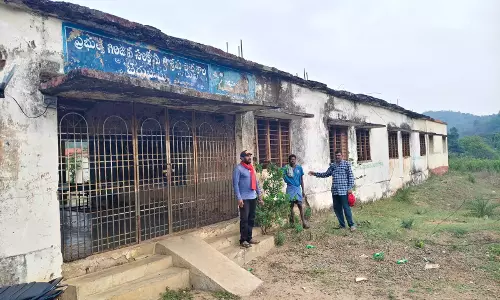 Parvatipuram ITDA के आश्रम स्कूलों की खस्ता हालत पर पेरेंट्स ने उठाए सवाल Parvatipuram ITDA के आश्रम स्कूलों की खस्ता हालत पर पेरेंट्स ने उठाए सवाल