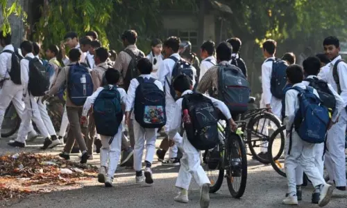 Telangana सरकार ने 24 अप्रैल से गर्मियों की छुट्टियों की घोषणा की Telangana सरकार ने 24 अप्रैल से गर्मियों की छुट्टियों की घोषणा की