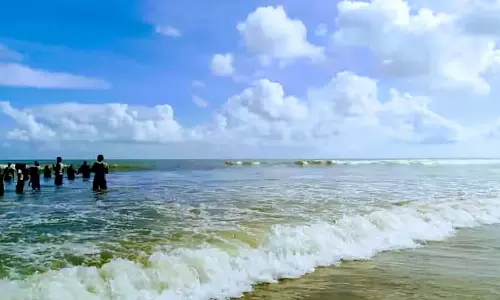 Digha beach: दो टूरिस्ट डूबे, नूलिया ने बचाया Digha beach: दो टूरिस्ट डूबे, नूलिया ने बचाया