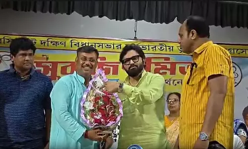 बाबुल सुप्रियो ने बशीरहाट मीटिंग में EC के दखल का आरोप लगाया बाबुल सुप्रियो ने बशीरहाट मीटिंग में EC के दखल का आरोप लगाया