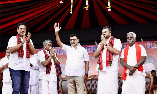 सर्वे: तमिलनाडु में DMK गठबंधन सत्ता में बने रहने के क़रीब सर्वे: तमिलनाडु में DMK गठबंधन सत्ता में बने रहने के क़रीब