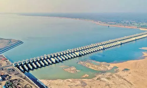 BRS नेताओं ने कलेश्वरम प्रोजेक्ट पर केंद्रीय मंत्री की आलोचना का जवाब दिया BRS नेताओं ने कलेश्वरम प्रोजेक्ट पर केंद्रीय मंत्री की आलोचना का जवाब दिया