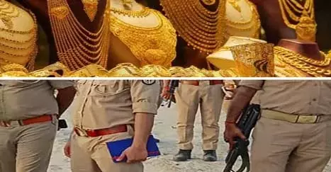 ज्वेलरी शॉप में 4 लाख के गहने की लूट, हथियारबंद लुटेरों ने दिया अंजाम ज्वेलरी शॉप में 4 लाख के गहने की लूट, हथियारबंद लुटेरों ने दिया अंजाम