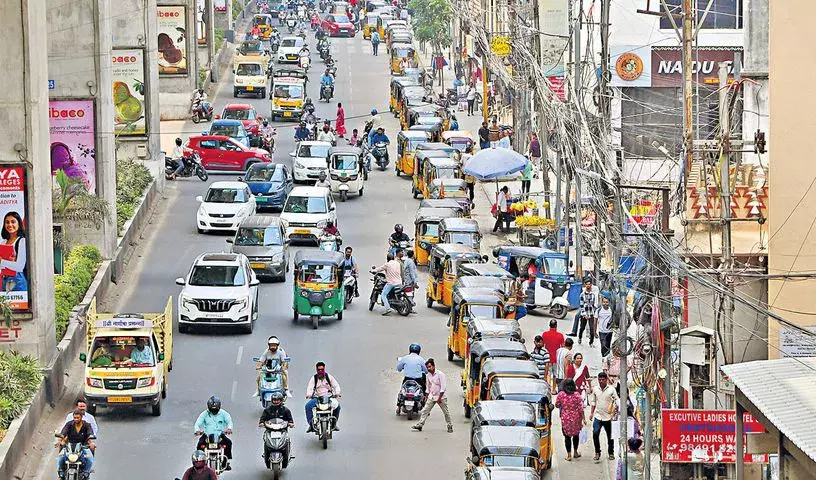 Hyderabad में एलपीजी की कमी को लेकर ऑटो चालकों का विरोध प्रदर्शन जारी Hyderabad में एलपीजी की कमी को लेकर ऑटो चालकों का विरोध प्रदर्शन जारी
