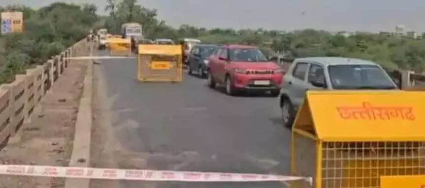 दुर्ग-रायपुर रोड में आवागमन करने से पहले पढ़ लें ये खबर दुर्ग-रायपुर रोड में आवागमन करने से पहले पढ़ लें ये खबर