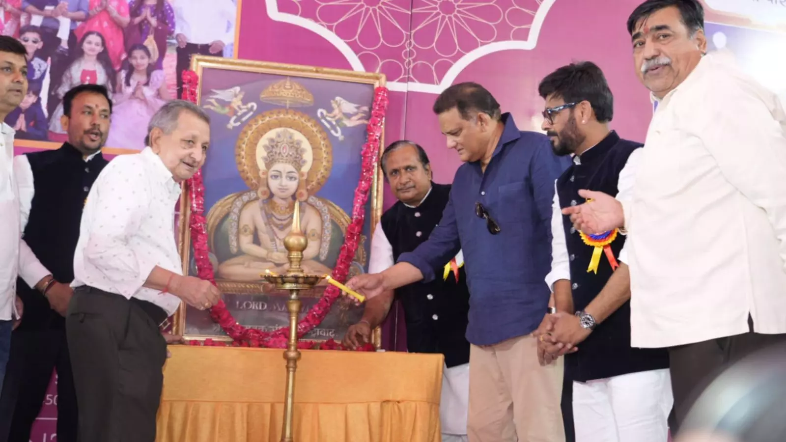 Hyderabad: अजहरुद्दीन ने महावीर जयंती समारोह में सद्भाव को बढ़ावा दिया Hyderabad: अजहरुद्दीन ने महावीर जयंती समारोह में सद्भाव को बढ़ावा दिया