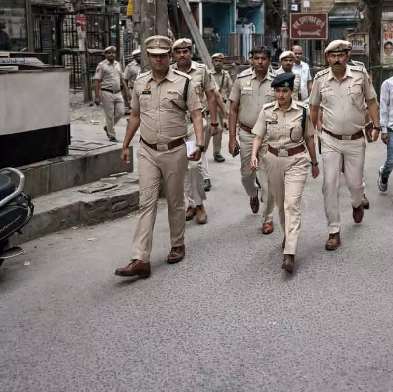 Delhi पुलिस ने हनुमान जयंती जुलूस में 500 लोगों की लिमिट, हथियार दिखाने पर रोक लगाई Delhi पुलिस ने हनुमान जयंती जुलूस में 500 लोगों की लिमिट, हथियार दिखाने पर रोक लगाई
