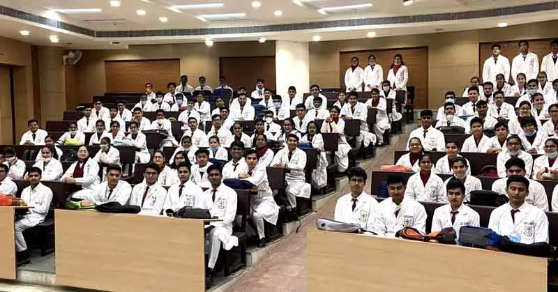 Rohtak MBBS स्टूडेंट्स के लिए मेडिकल पैनल के फीडबैक सिस्टम पर बहस छिड़ी Rohtak MBBS स्टूडेंट्स के लिए मेडिकल पैनल के फीडबैक सिस्टम पर बहस छिड़ी
