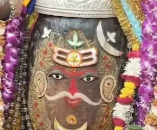 महाकाल धाम में उमड़ा आस्था का सैलाब, जयकारों के साथ हुई दिव्य भस्म आरती महाकाल धाम में उमड़ा आस्था का सैलाब, जयकारों के साथ हुई दिव्य भस्म आरती