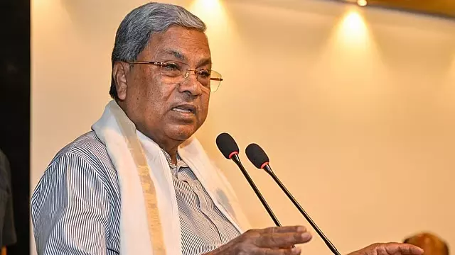 गैर-जिम्मेदाराना बयान देने से पहले थोड़ा होमवर्क करें और आकर बात करें: CM ने विजयेंद्र पर पलटवार किया गैर-जिम्मेदाराना बयान देने से पहले थोड़ा होमवर्क करें और आकर बात करें: CM ने विजयेंद्र पर पलटवार किया
