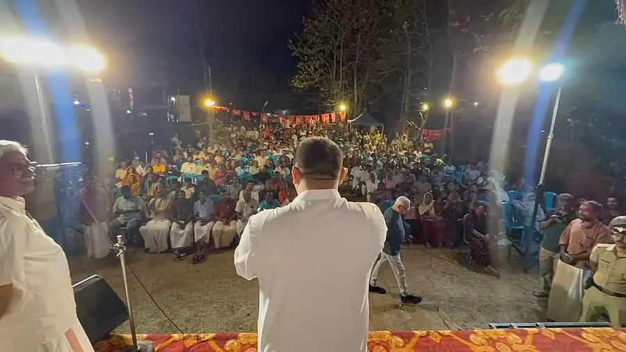 राजद के तेजस्वी यादव RJD के प्रचार अभियान में शामिल हुए; CM ने समर्थन की सराहना की राजद के तेजस्वी यादव RJD के प्रचार अभियान में शामिल हुए; CM ने समर्थन की सराहना की