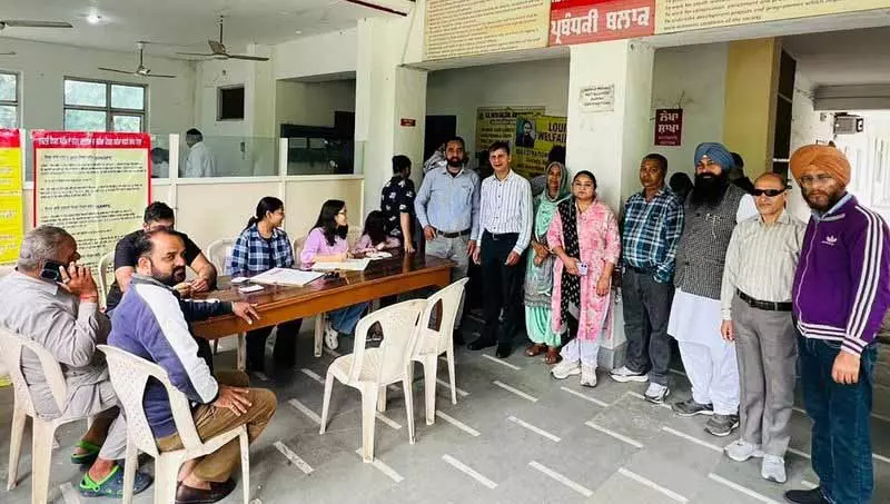 Jalandhar: स्पेशल कैंप में नेत्रहीनों को डॉक्यूमेंटेशन सर्विस में मदद मिली Jalandhar: स्पेशल कैंप में नेत्रहीनों को डॉक्यूमेंटेशन सर्विस में मदद मिली