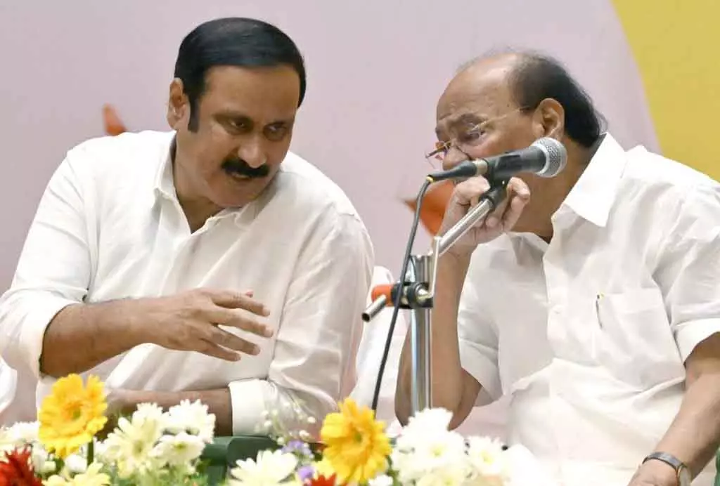 Chennai CM को फेल हो रही लॉ एंड ऑर्डर के लिए अपना सिर झुका लेना चाहिए: Anbumani Chennai CM को फेल हो रही लॉ एंड ऑर्डर के लिए अपना सिर झुका लेना चाहिए: Anbumani