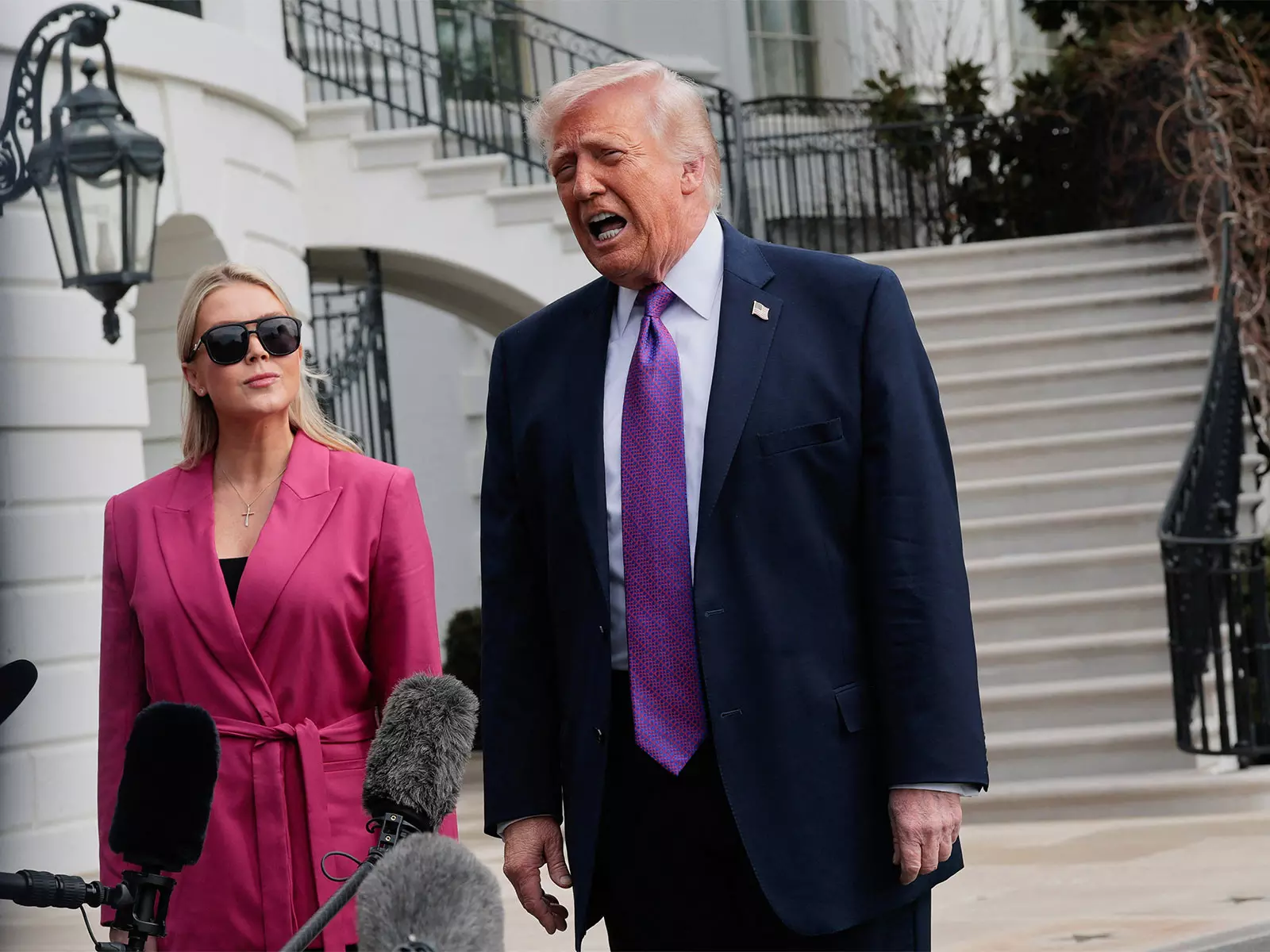 Trump ने प्रेस सेक्रेटरी पर मज़ाक किया Trump ने प्रेस सेक्रेटरी पर मज़ाक किया