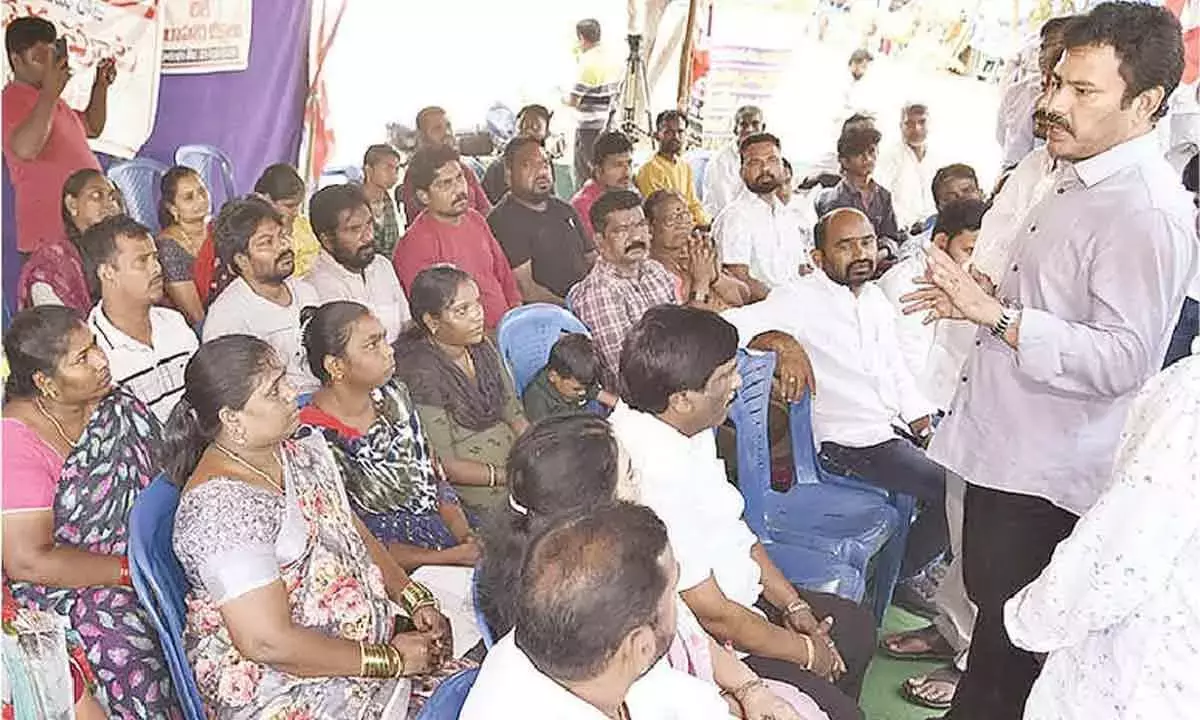 YSRCP जिला अध्यक्ष ने नाइट फूड कोर्ट को फिर से शुरू करने की मांग की YSRCP जिला अध्यक्ष ने नाइट फूड कोर्ट को फिर से शुरू करने की मांग की