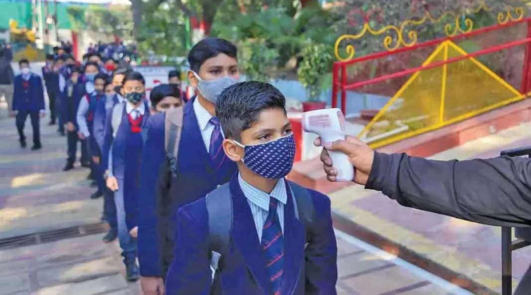 Kashmir संभाग में स्कूलों का समय बदला गया Kashmir संभाग में स्कूलों का समय बदला गया
