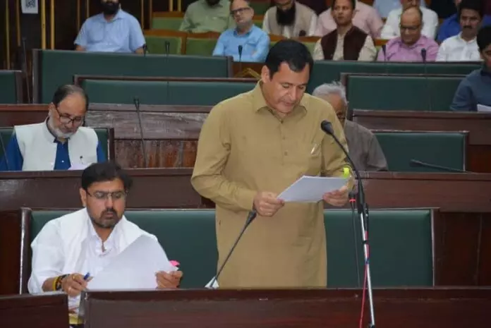 JJM ग्रामीण इलाकों में टैंकर सर्विस पर निर्भरता कम कर रहा है: सरकार JJM ग्रामीण इलाकों में टैंकर सर्विस पर निर्भरता कम कर रहा है: सरकार