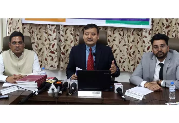 एजी ने जम्मू-कश्मीर की आठ CAG रिपोर्ट जारी कीं एजी ने जम्मू-कश्मीर की आठ CAG रिपोर्ट जारी कीं