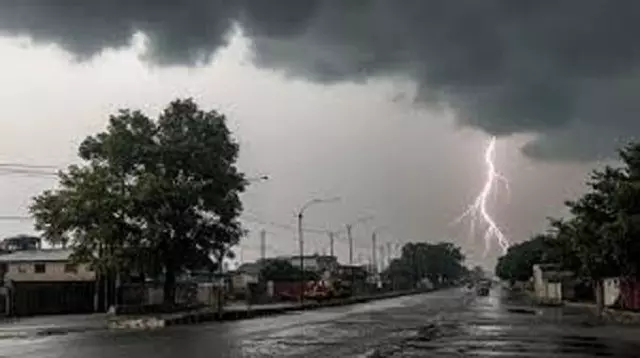 Shimla: हिमाचल के कई जिलों में भारी बारिश की चेतावनी Shimla: हिमाचल के कई जिलों में भारी बारिश की चेतावनी